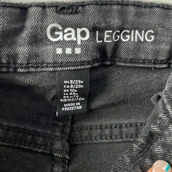 Slightly distressed Skinny Jeans - Picture 2 of 3